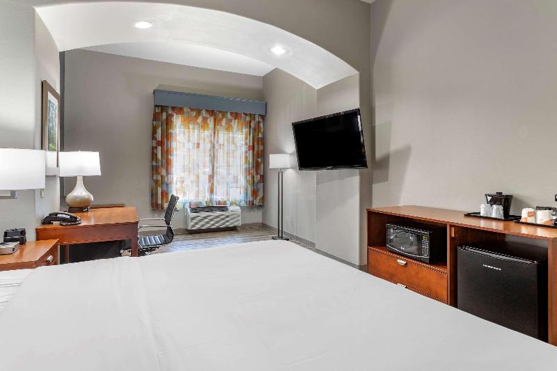 Comfort Inn & Suites Cleveland TX image