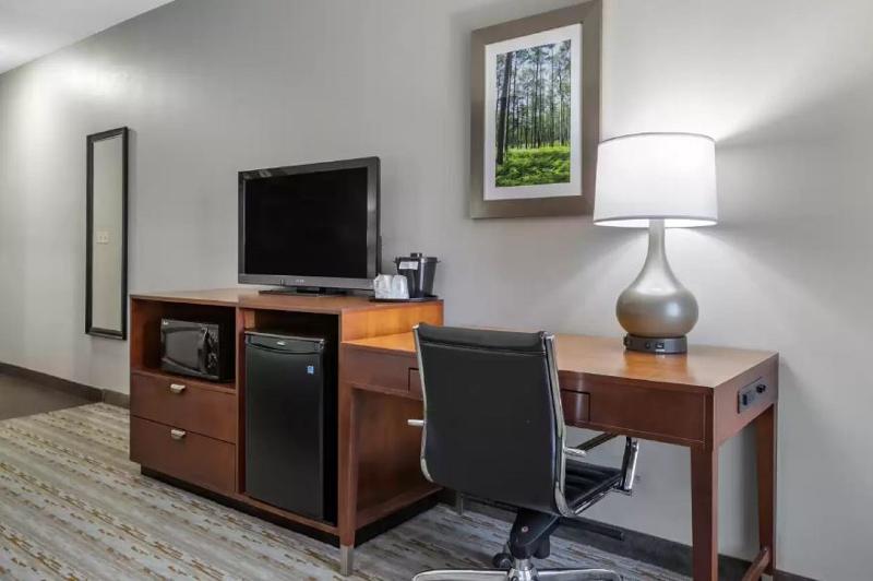 Comfort Inn & Suites Cleveland TX image