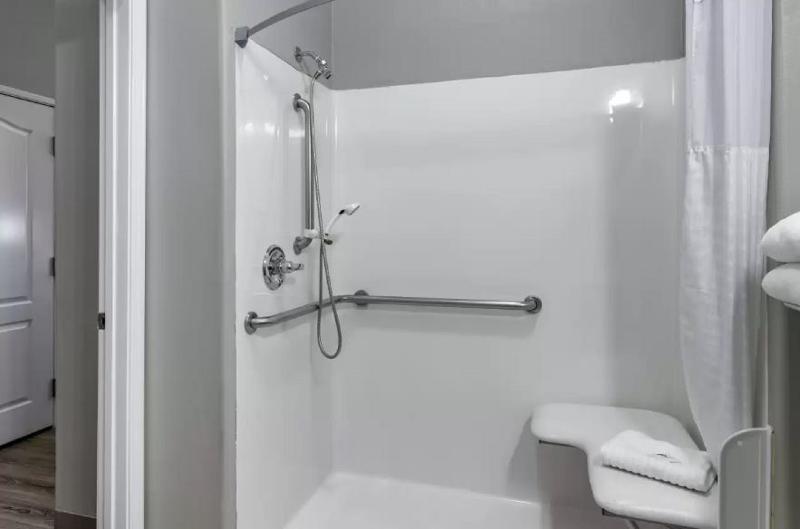 Comfort Inn & Suites Cleveland TX image