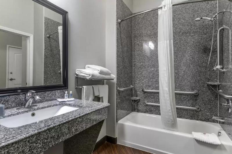 Comfort Inn & Suites Cleveland TX image