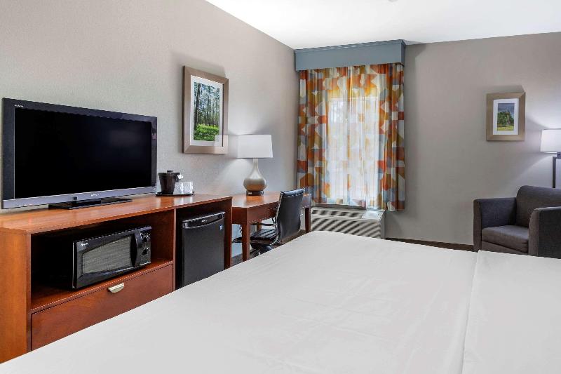Comfort Inn & Suites Cleveland TX image