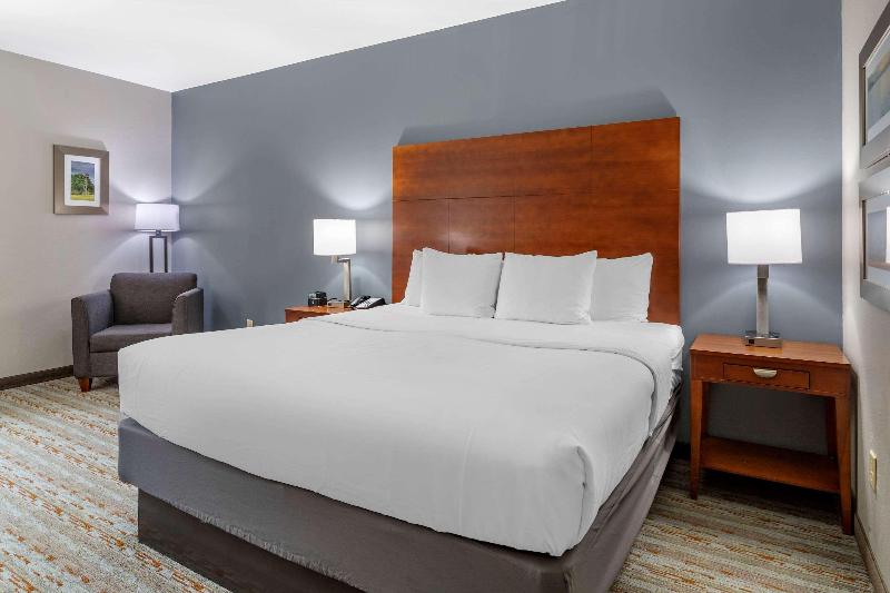 Comfort Inn & Suites Cleveland TX image