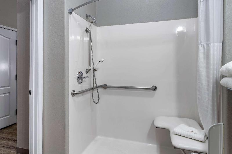 Comfort Inn & Suites Cleveland TX image