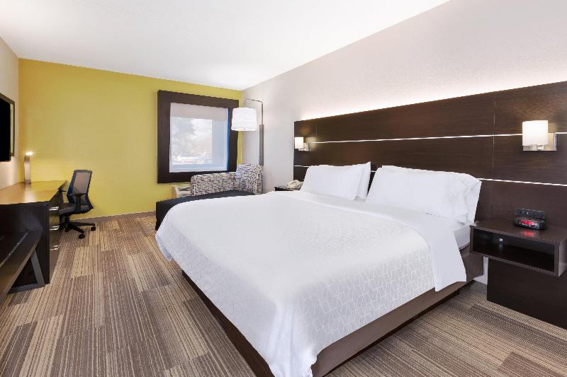Holiday Inn Express Detroit-Warren image