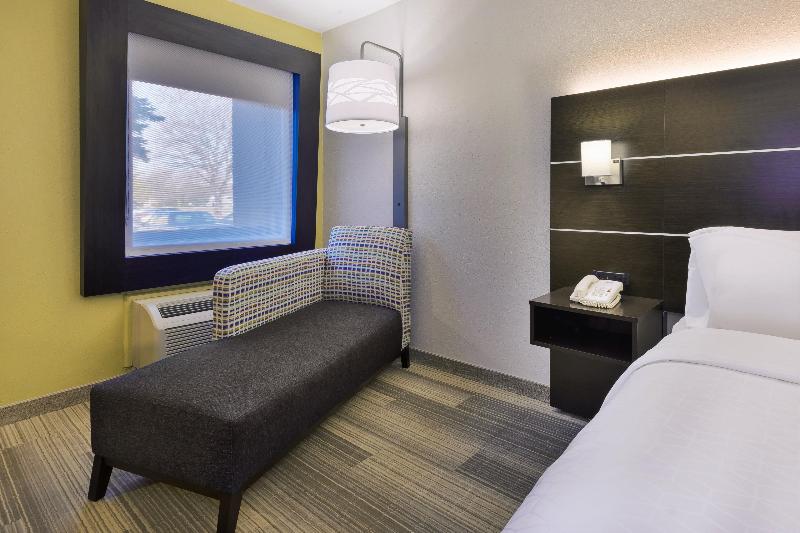 Holiday Inn Express Detroit-Warren image