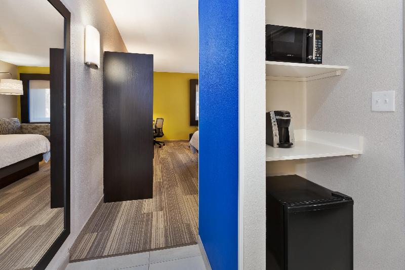 Holiday Inn Express Detroit-Warren image