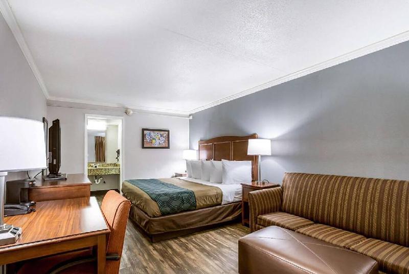 Travelodge By Wyndham Canton/Livonia Area Mi image