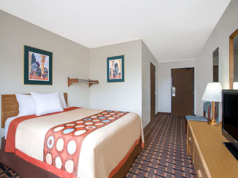 Super 8 by Wyndham Douglas image