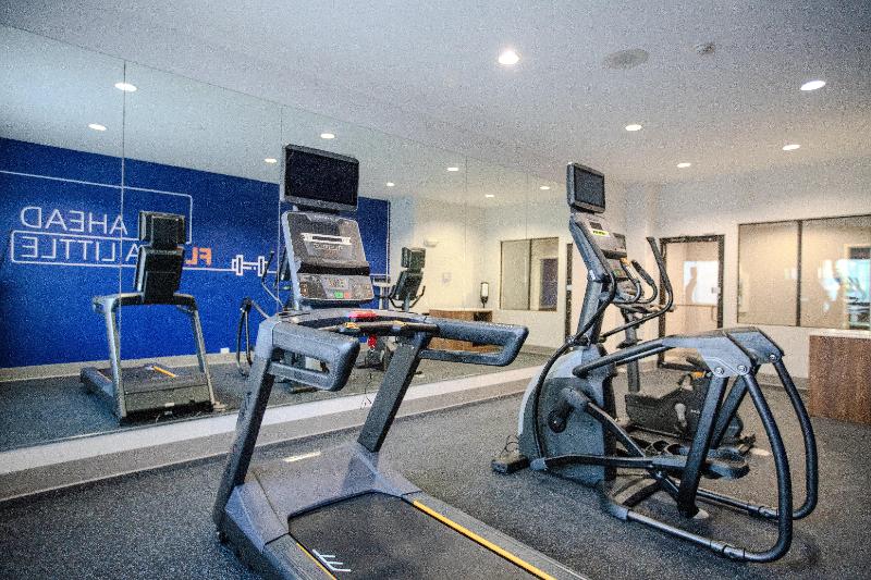 Holiday Inn Express & Suites Cleveland image