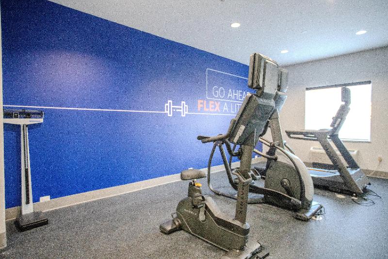 Holiday Inn Express & Suites Cleveland image