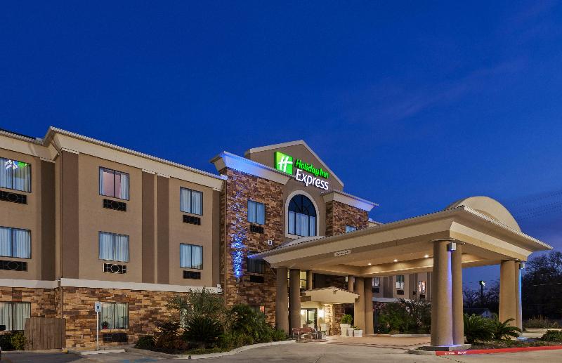 Holiday Inn Express & Suites Cleveland image