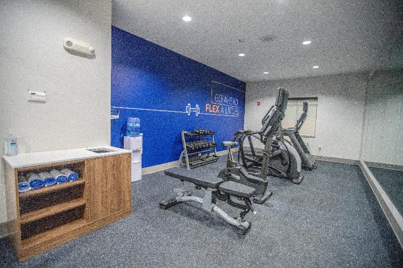 Holiday Inn Express & Suites Cleveland image