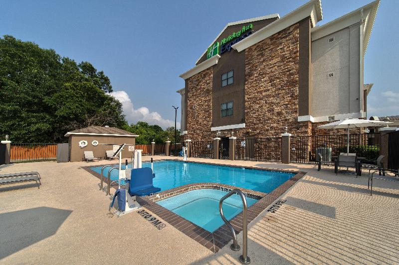 Holiday Inn Express & Suites Cleveland image
