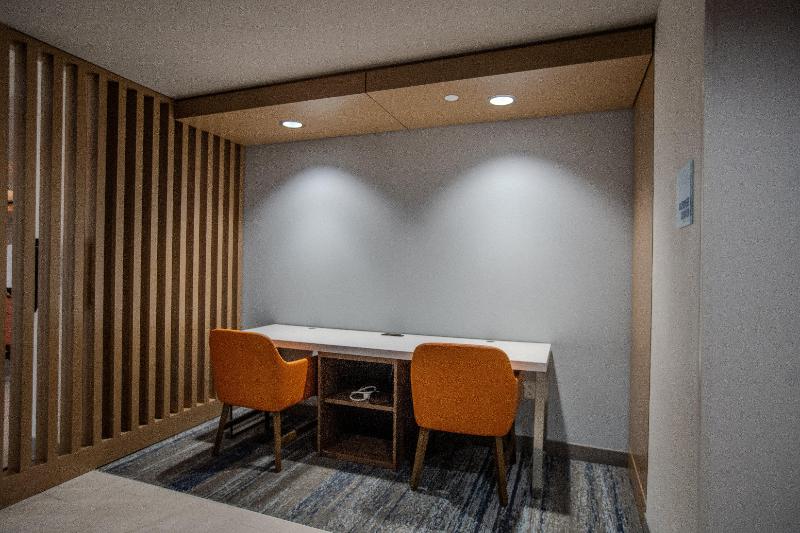 Holiday Inn Express & Suites Cleveland image