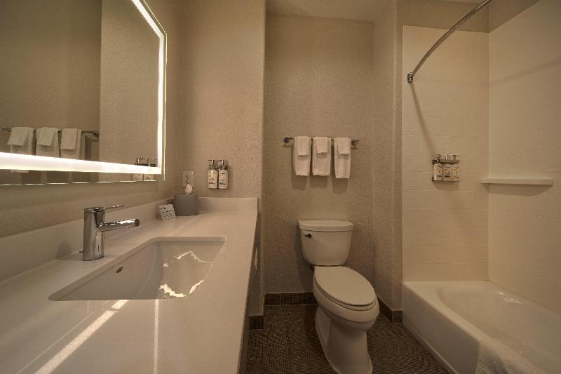 Holiday Inn Express & Suites Cleveland image