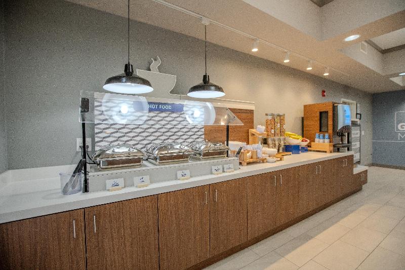 Holiday Inn Express & Suites Cleveland image