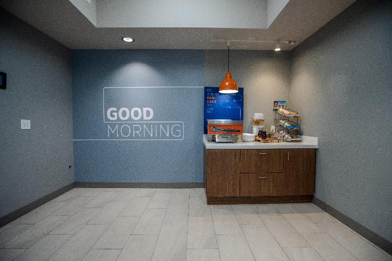 Holiday Inn Express & Suites Cleveland image