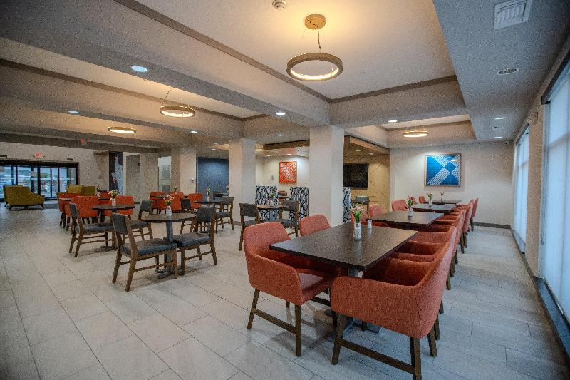 Holiday Inn Express & Suites Cleveland image