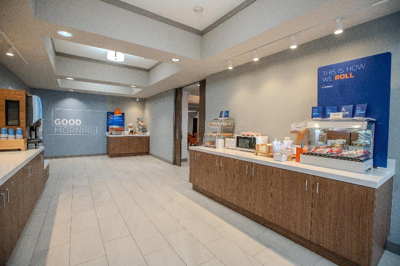Holiday Inn Express & Suites Cleveland image