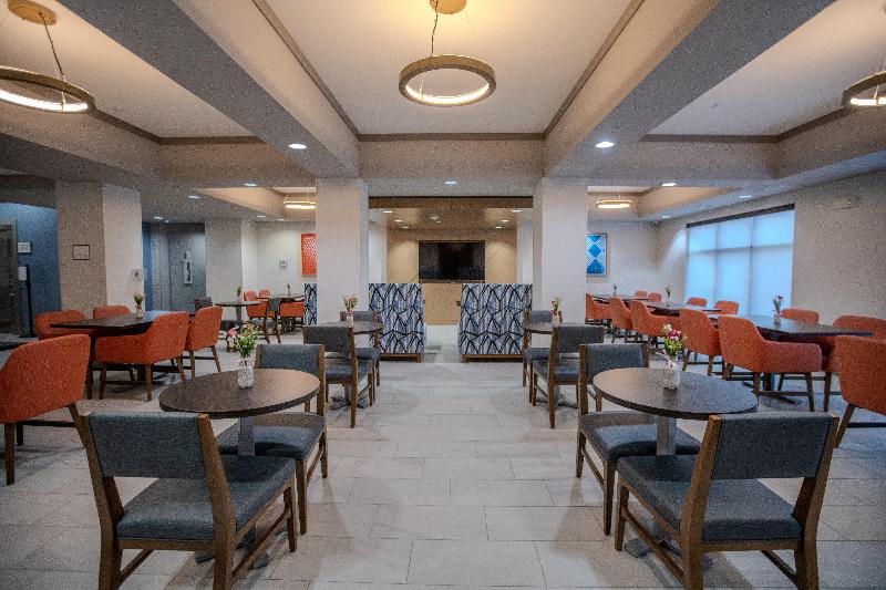 Holiday Inn Express & Suites Cleveland image