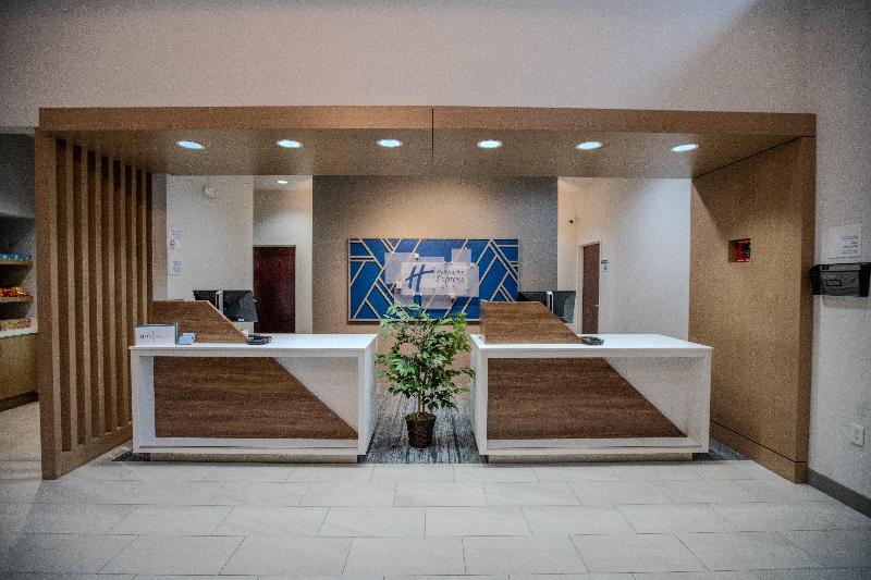 Holiday Inn Express & Suites Cleveland image
