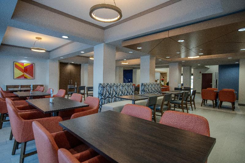 Holiday Inn Express & Suites Cleveland image