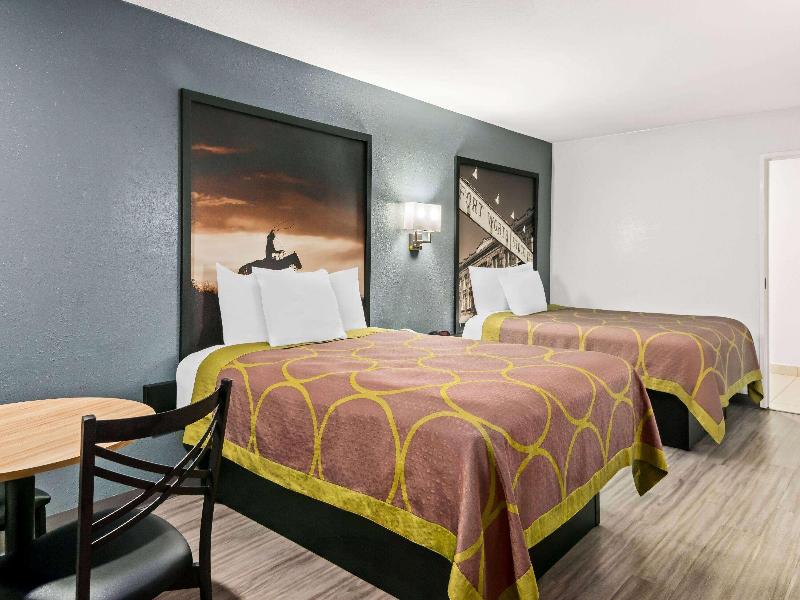 Super 8 by Wyndham Grand Prairie Southwest image