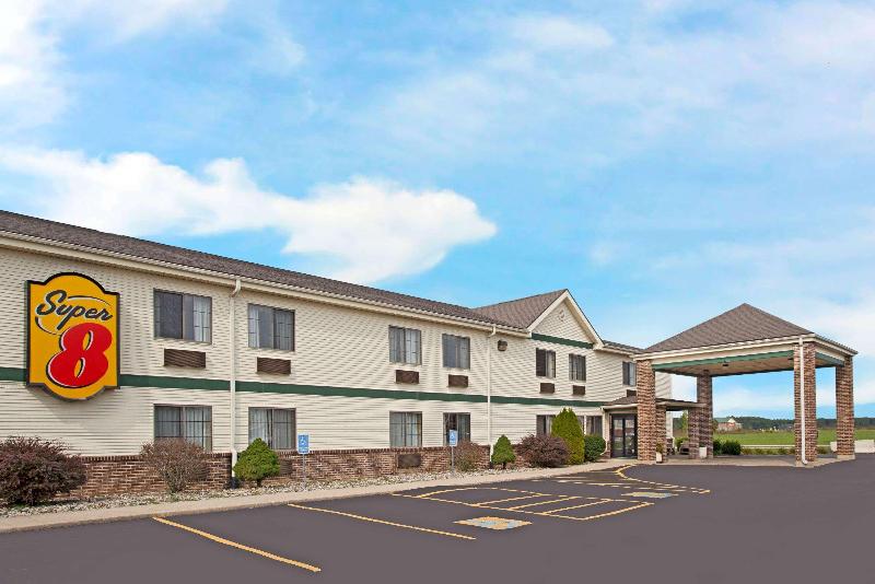 Super 8 By Wyndham Defiance image