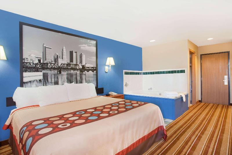 Super 8 By Wyndham Defiance image