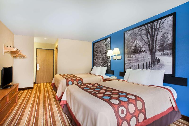 Super 8 By Wyndham Defiance image