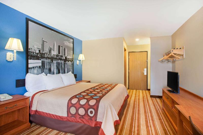 Super 8 By Wyndham Defiance image