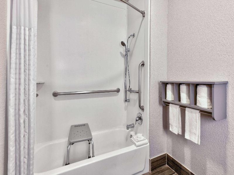 La Quinta Inn & Suites Dallas - Las Colinas image