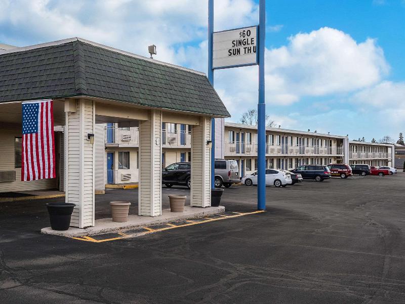 Motel 6 image