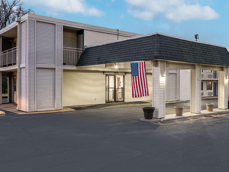 Motel 6 — general view
