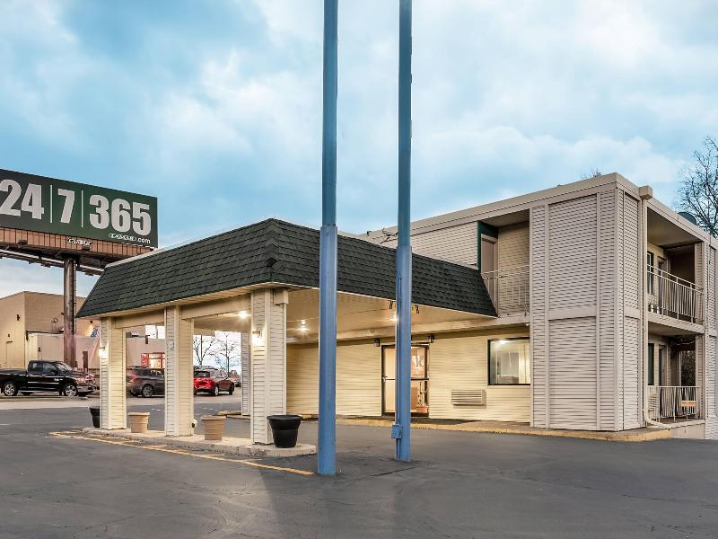 Motel 6 — general view