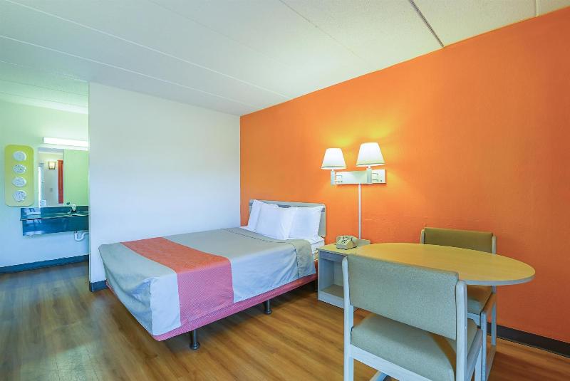 Motel 6 image