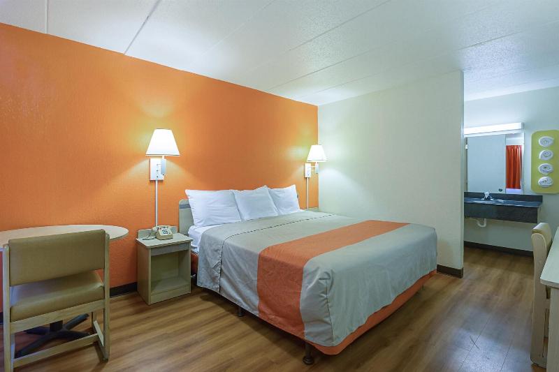 Motel 6 image