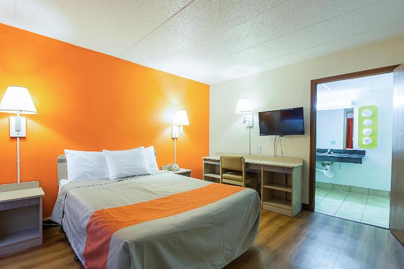 Motel 6 image