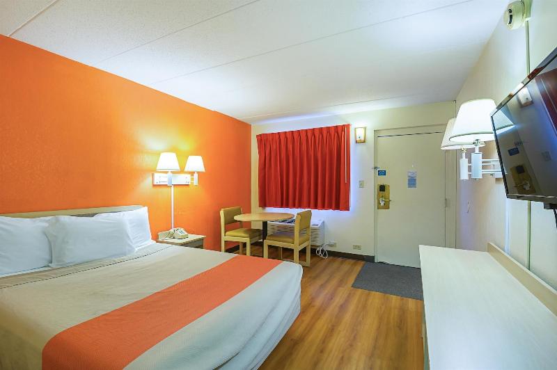 Motel 6 image
