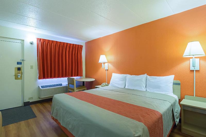 Motel 6 image