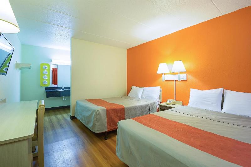 Motel 6 image