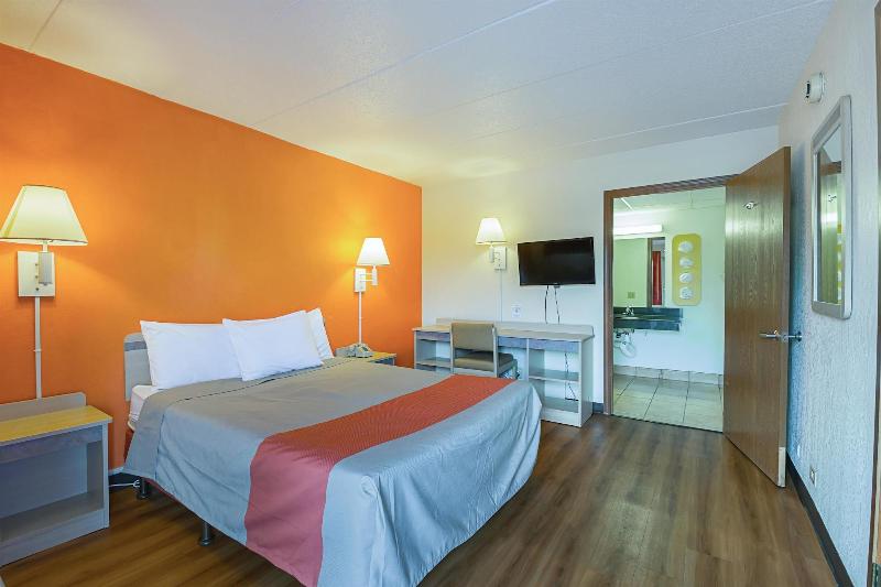 Motel 6 image