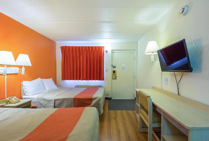 Motel 6 image