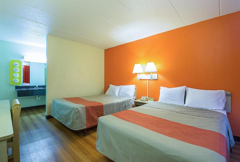 Motel 6 image
