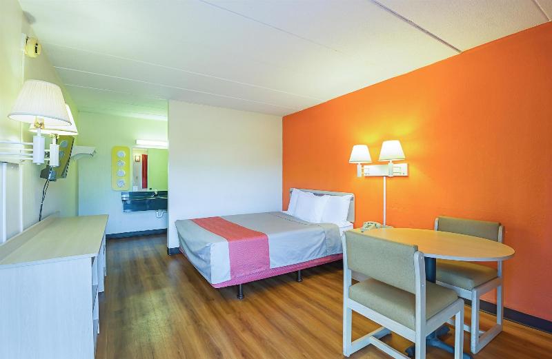 Motel 6 image