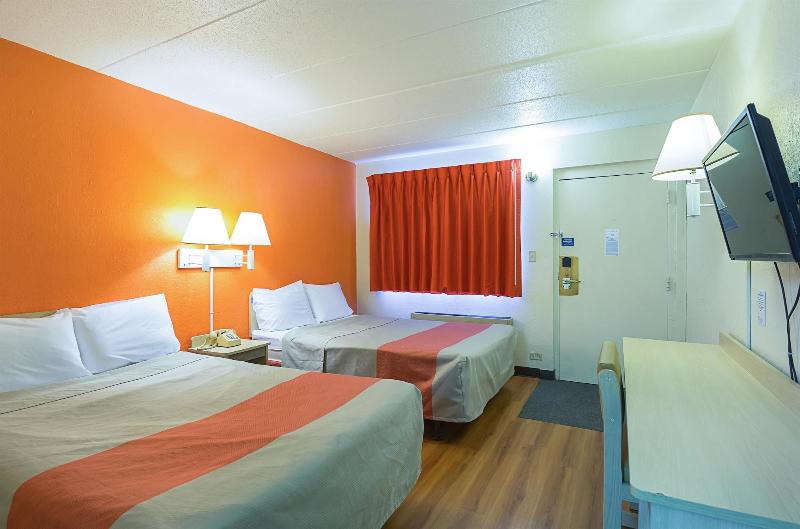 Motel 6 image