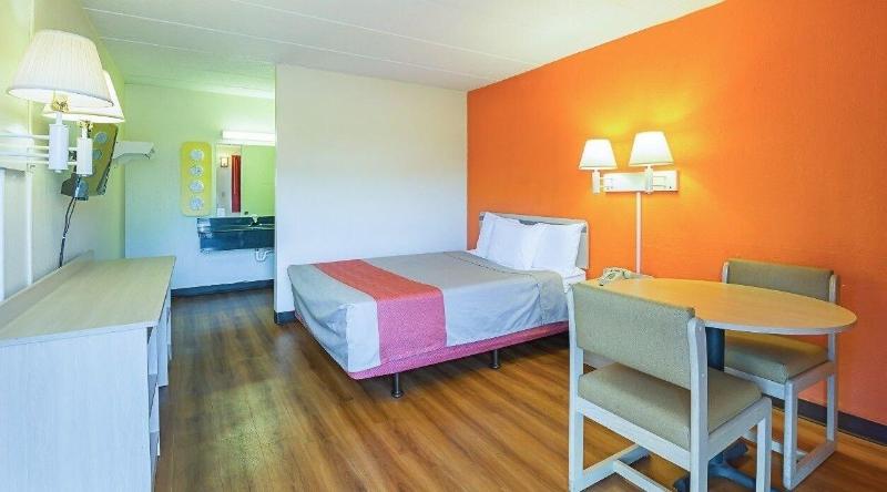 Motel 6 image