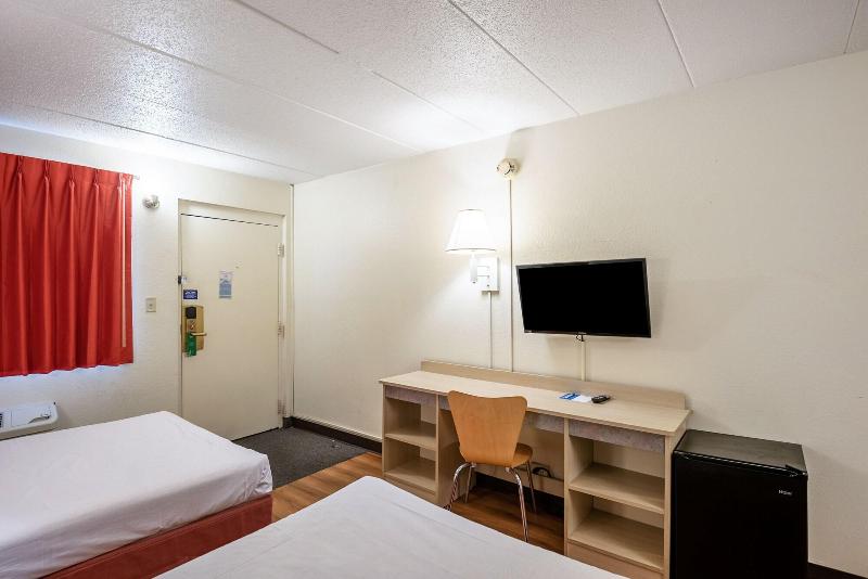 Motel 6 image