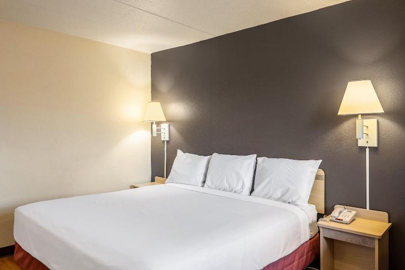 Motel 6 image