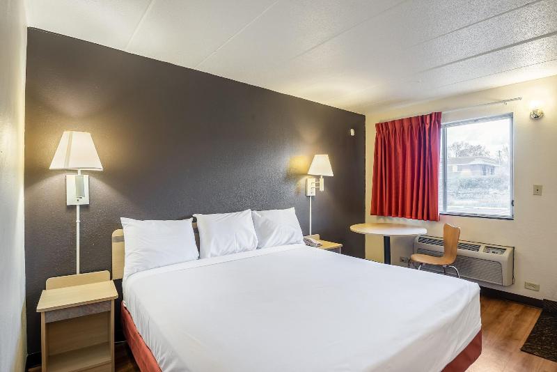 Motel 6 image